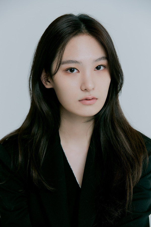 Rookie Lee Yu-ji, cast for movie ‘Ghost Train’…