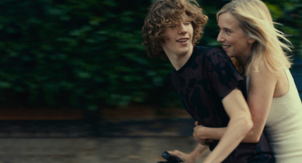 The birth of an unconventional romance tinged with taboo and desire... 