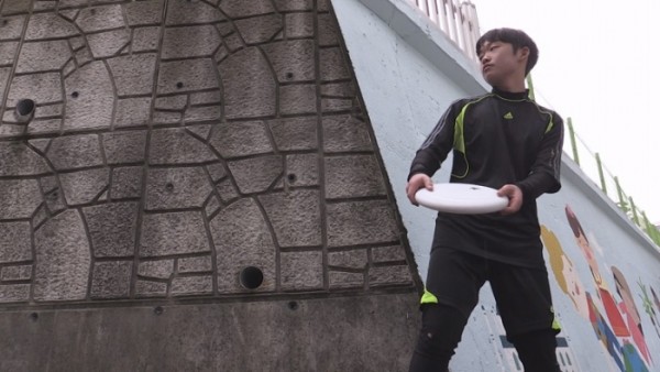 This is the world's 15th-year discus stunt boy and psychic picture mystery, into a wonderful story!
