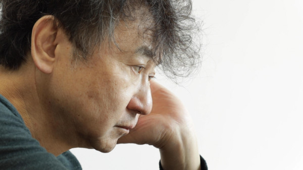 ‘Popular novelist’ Kim Jin-myeong, who celebrated the 30th anniversary of writing <Urimal Gyeorugi>, poses questions on <Uri Language Gyorugi>