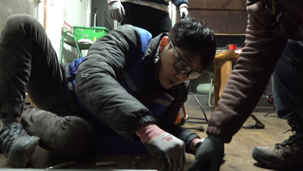 <Birth of a Worker> Explosions of excitement, explosion of complaints?