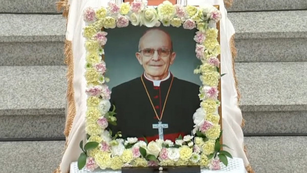 Bishop Bishops Sunjong Memorial Special <Happy and Pretty> From the Korean War, the life of Bishop Dubong, who was dedicated to the Korean War, was a “joy and joyful” remastering.